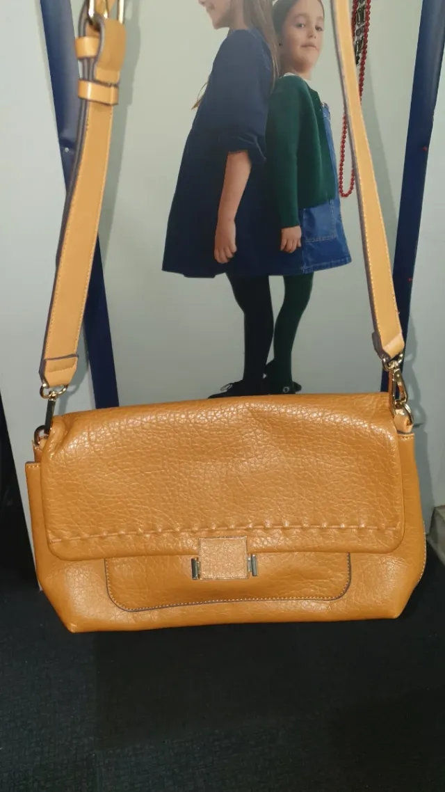 8 Malas senhora ,3,50€ cada ou 28€ conjunto,