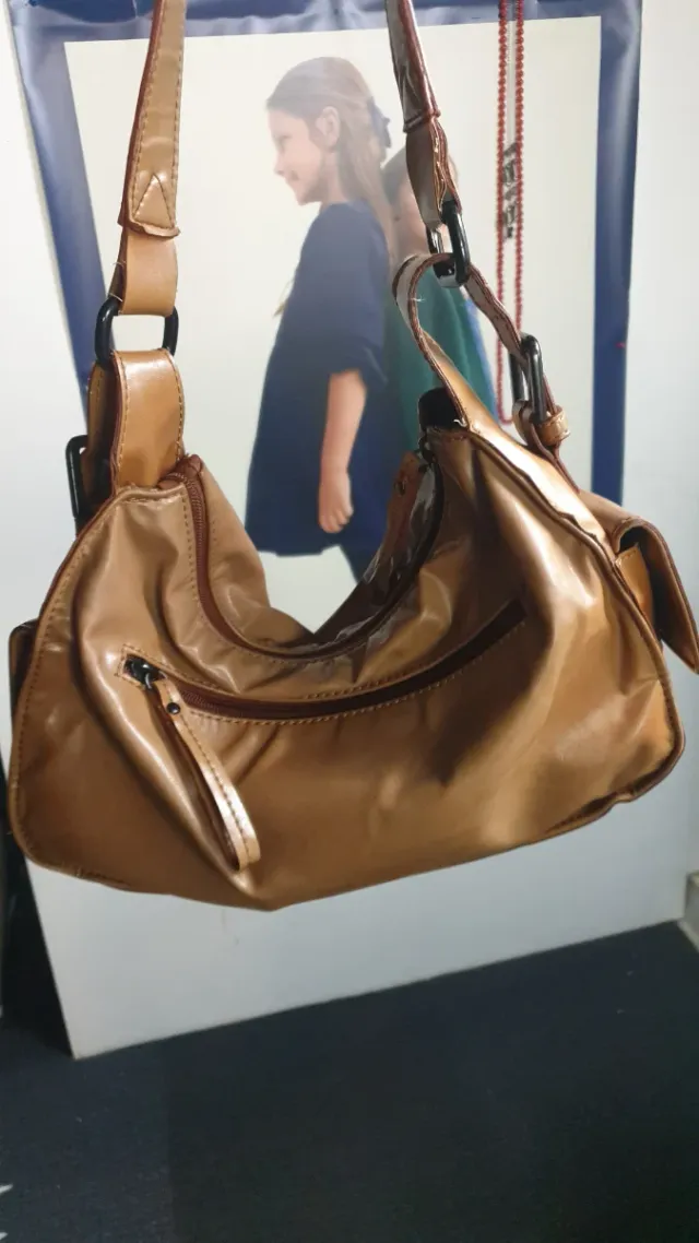 8 Malas senhora ,3,50€ cada ou 28€ conjunto,