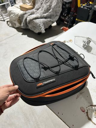 Bolsa de depósito KTM con soporte compatible givi