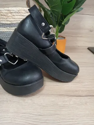 Zapatos negros plataforma con hebilla