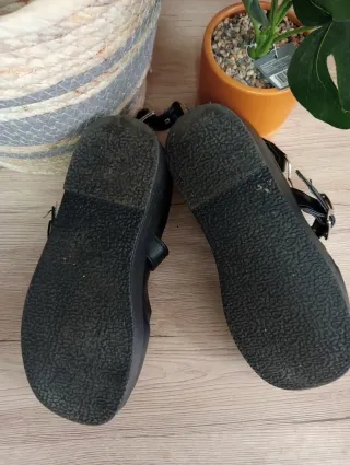 Zapatos negros plataforma con hebilla