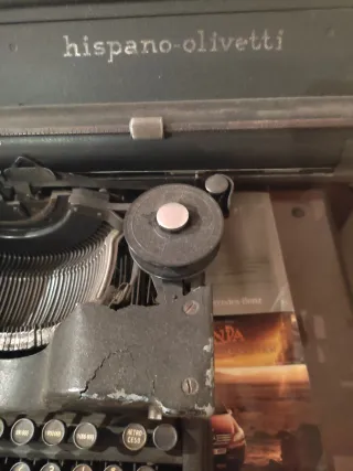 Máquina de escribir antigua HO M40 Hispano