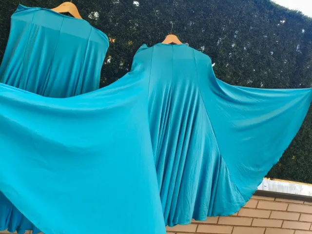 Falda larga azul y roja