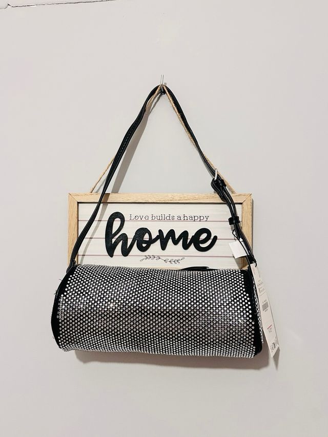 Bolso Zara Cilindro Brillante Negro/Plata
