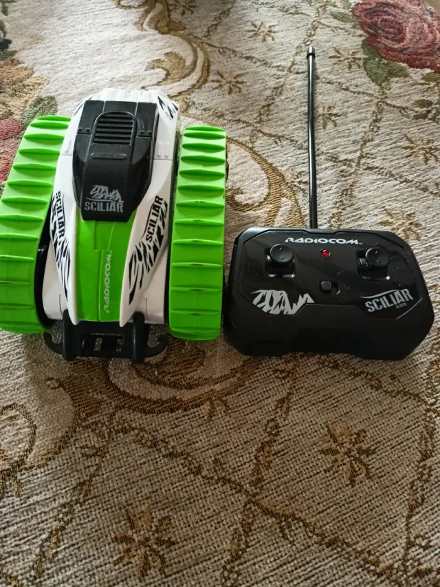 Auto radiocomandata SCILIAR verde