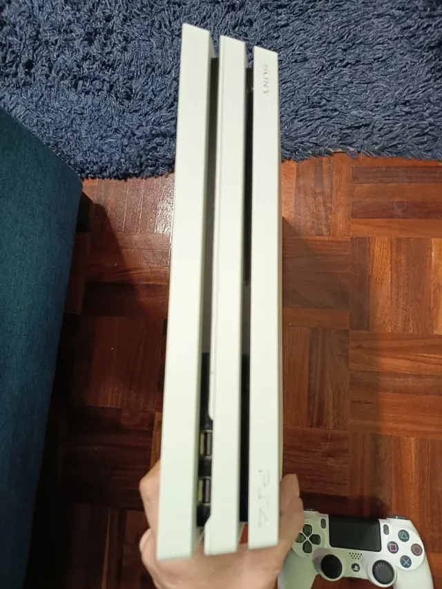 PS4 Pro 2TB Bianca Edizione Limitata IMPECCABILE