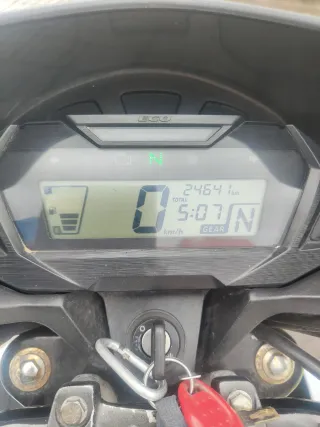 Vendo Honda CB125F Blanca con Baúl