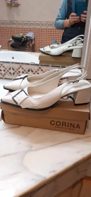 Zapatos slingback punta tacón grueso beige