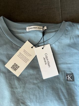 Camiseta Calvin Klein. Nueva.