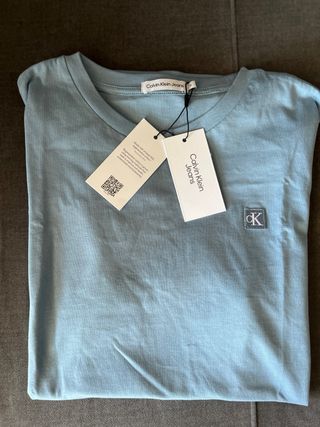 Camiseta Calvin Klein. Nueva.