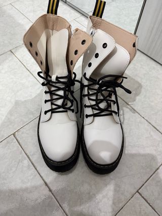 Anfibi bianchi in pelle