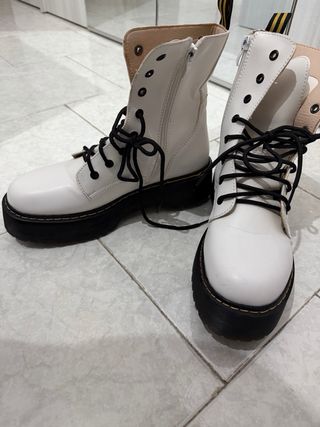 Anfibi bianchi in pelle