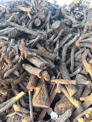 Legna per caminetto o barbecue a secco.