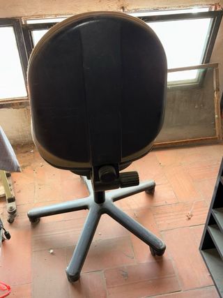 Silla de oficina beige y gris