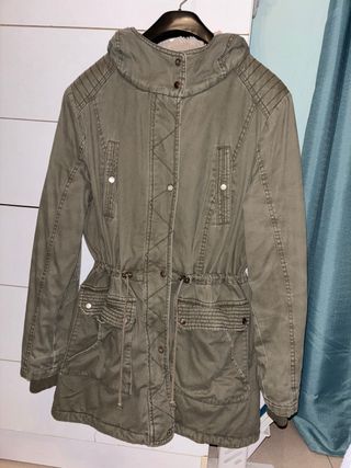Abrigo verde militar C&A Talla M-L