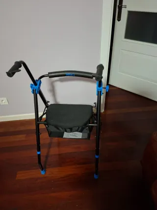Andador Takataka con asiento