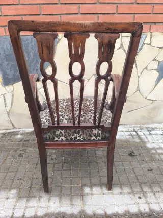 Silla antigua estampada