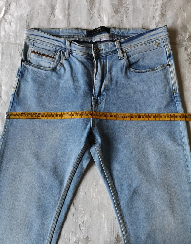 Vaqueros Zara chico. Para estrenar. 