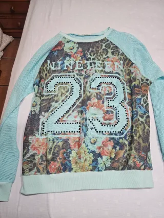 Camiseta M/L Estampado Floral y Leopardo