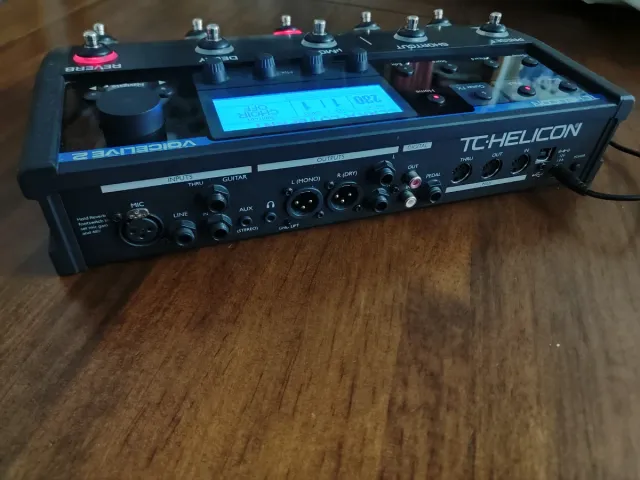 TC Helicon VoiceLive 2 / Multiefectos Vocal + Loop