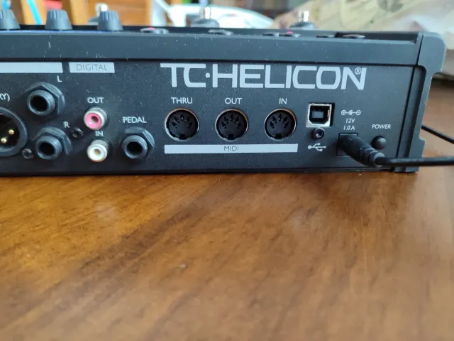 TC Helicon VoiceLive 2 / Multiefectos Vocal + Loop
