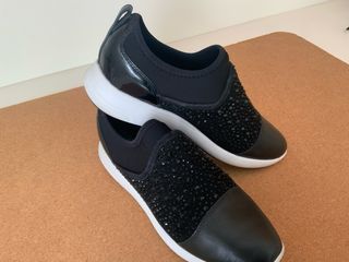 Zapatillas Geox Piel Negra Pedrería