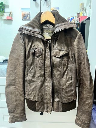 Chaqueta de cuero marrón