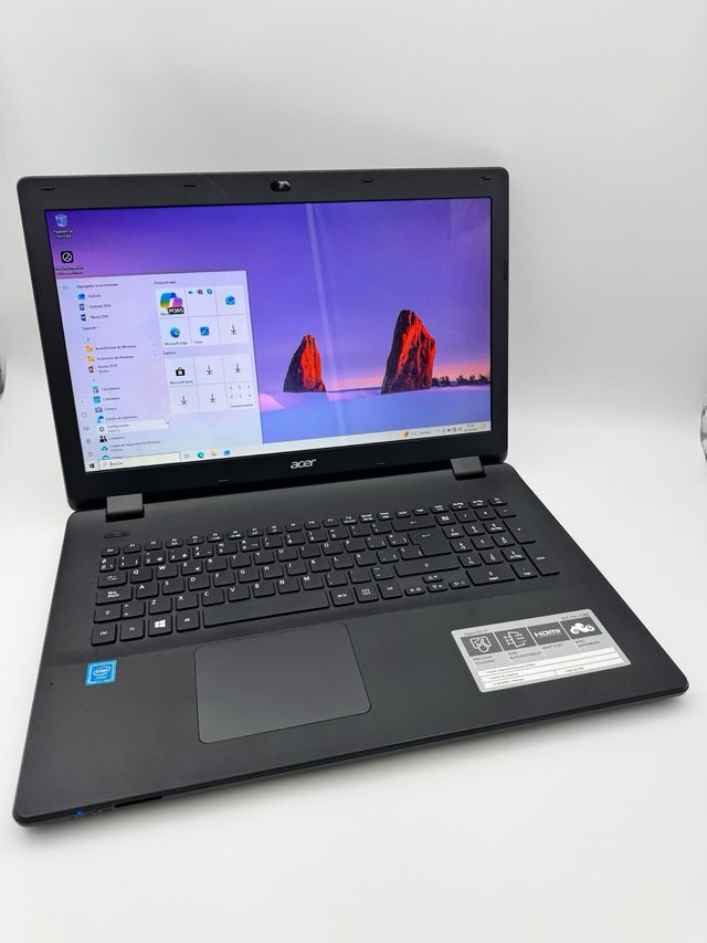 Acer Aspire ES1-731, 8ram, 240ssd , 17 pulgadas