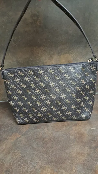 Bolso Guess Monogram negro y beige