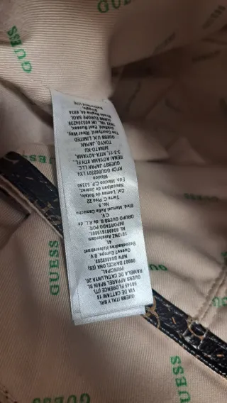 Bolso Guess Monogram negro y beige