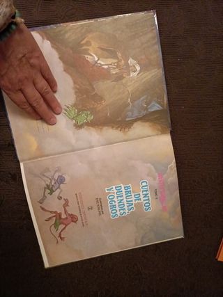 Libro Cuentos de Brujas, Duendes y Ogros