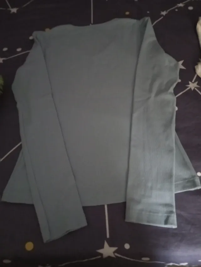 Jersey canutillo celeste cuello pico CLOSED