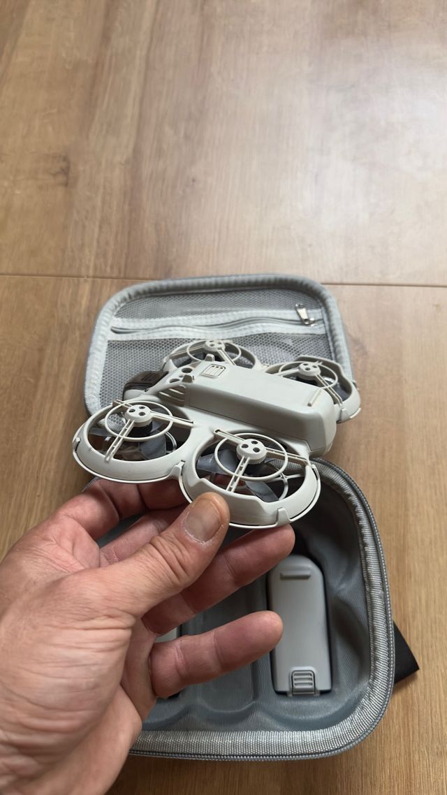 DJI neo combo Drone con 3 Baterías + funda + RC-N3