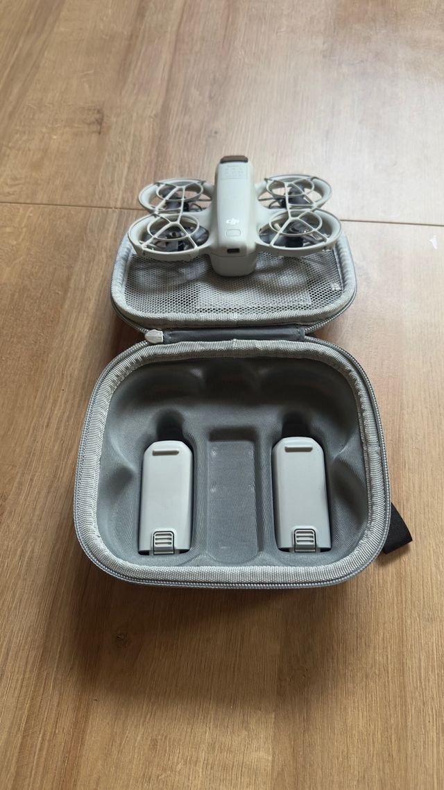 DJI neo combo Drone con 3 Baterías + funda + RC-N3