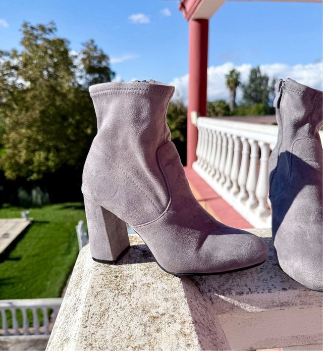 Botines grises tacón