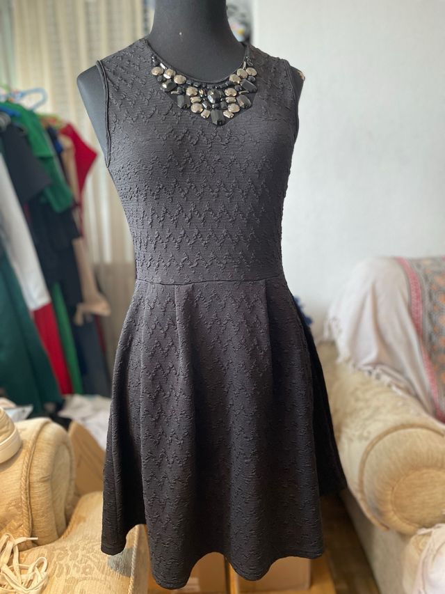 Vestido negro con pedrería