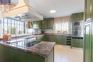 Chalet en venta en Zubia (La)