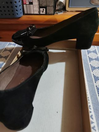 Zapatos de tacón negros para mujer