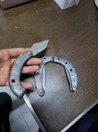 Navajas artesanales de herradura