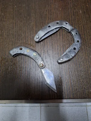 Navajas artesanales de herradura