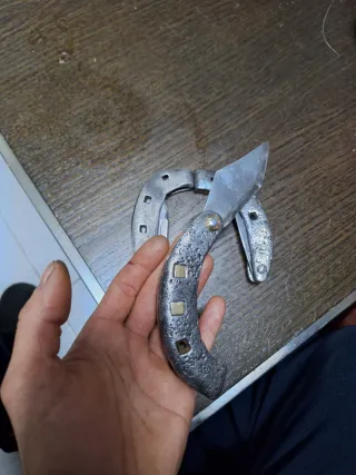 Navajas artesanales de herradura