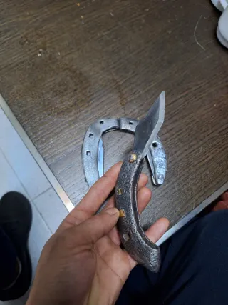 Navajas artesanales de herradura