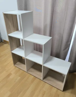 Estantería modular blanca y madera