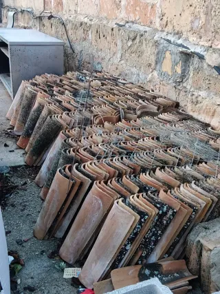 Teja mallorquina de barro