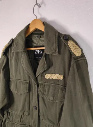 Chaqueta militar Zara verde Talla M