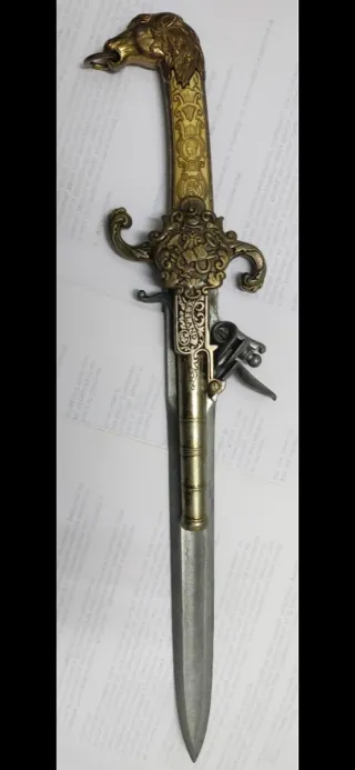 Espada decorativa com pederneira