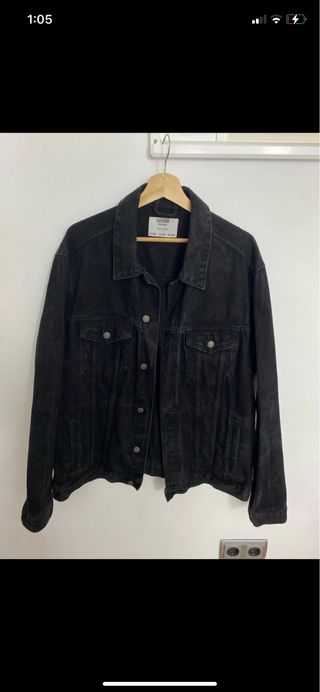 Chaqueta vaquera negra Bershka