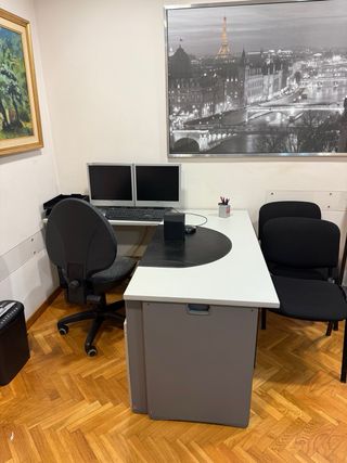 Muebles de oficina metálicos y de plástico