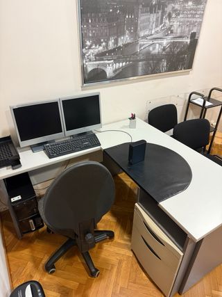 Muebles de oficina metálicos y de plástico