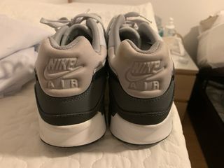 Nike Air Max Gris y Blanco